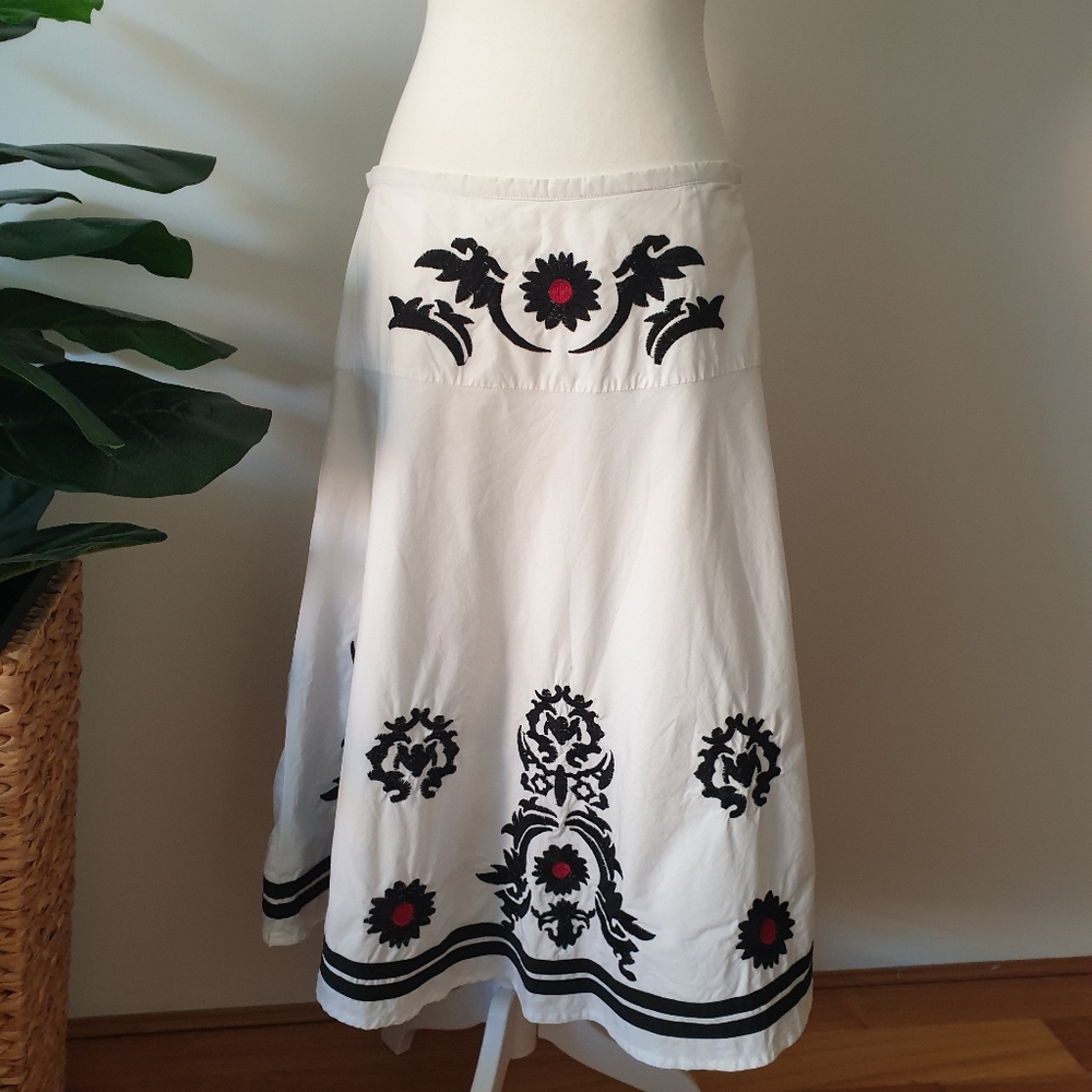 Diane von Furstenberg white embroidered skirt - Picture 1 of 7